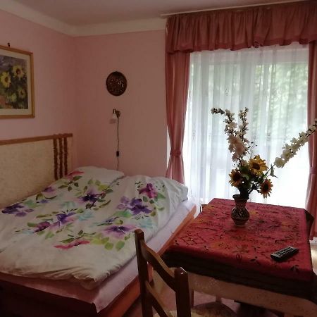 Gyoengyvirag Ueduelo - Mario Apartman Harkány Екстериор снимка